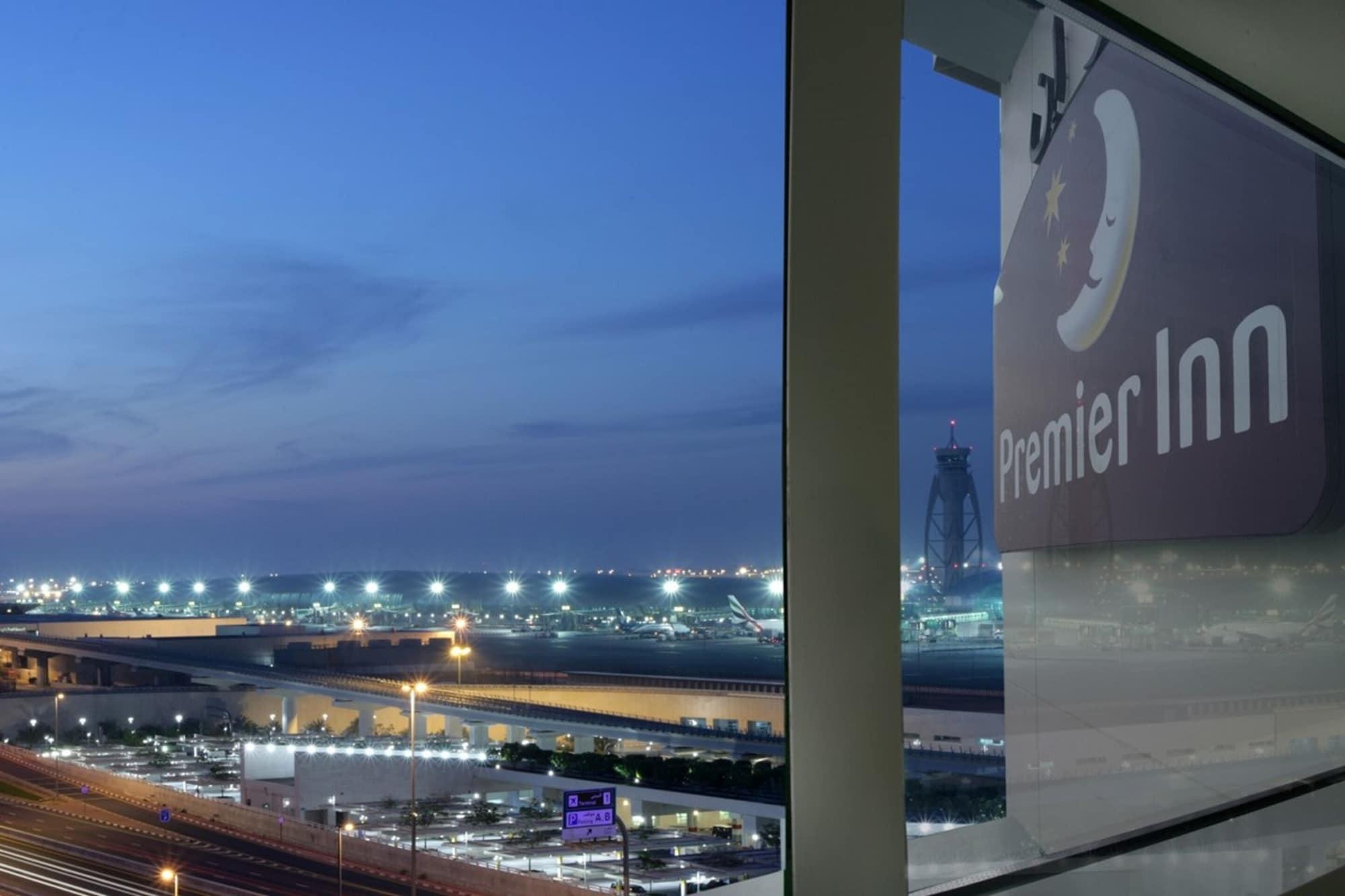 Premier Inn Dubai International Airport Esterno foto